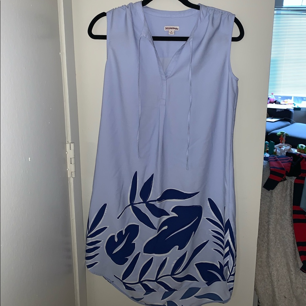 Blue leaf print sleeveless tunic dress